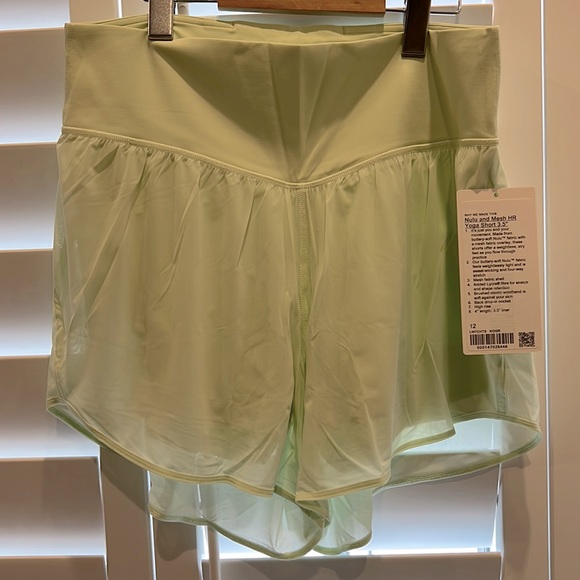 lululemon athletica Pants - Lulu🍋lemon-Nulu and mesh HR yoga short 3.5”
